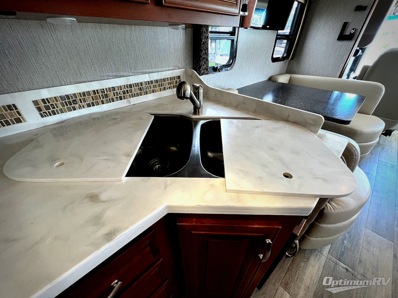 2018 Forest River Legacy SR 340 340BH Photo 10
