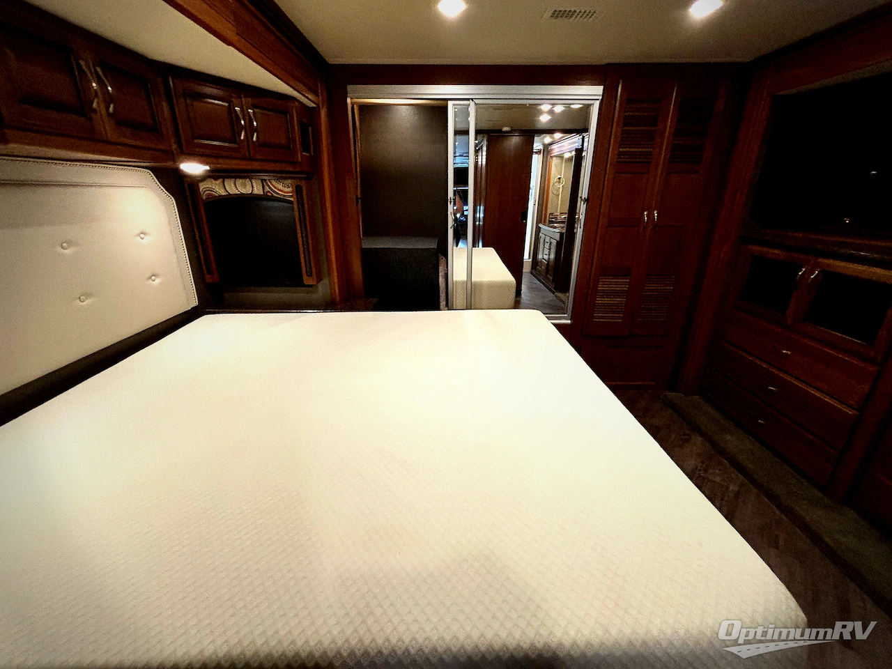 2017 Fleetwood Pace Arrow LXE 38F Photo 16