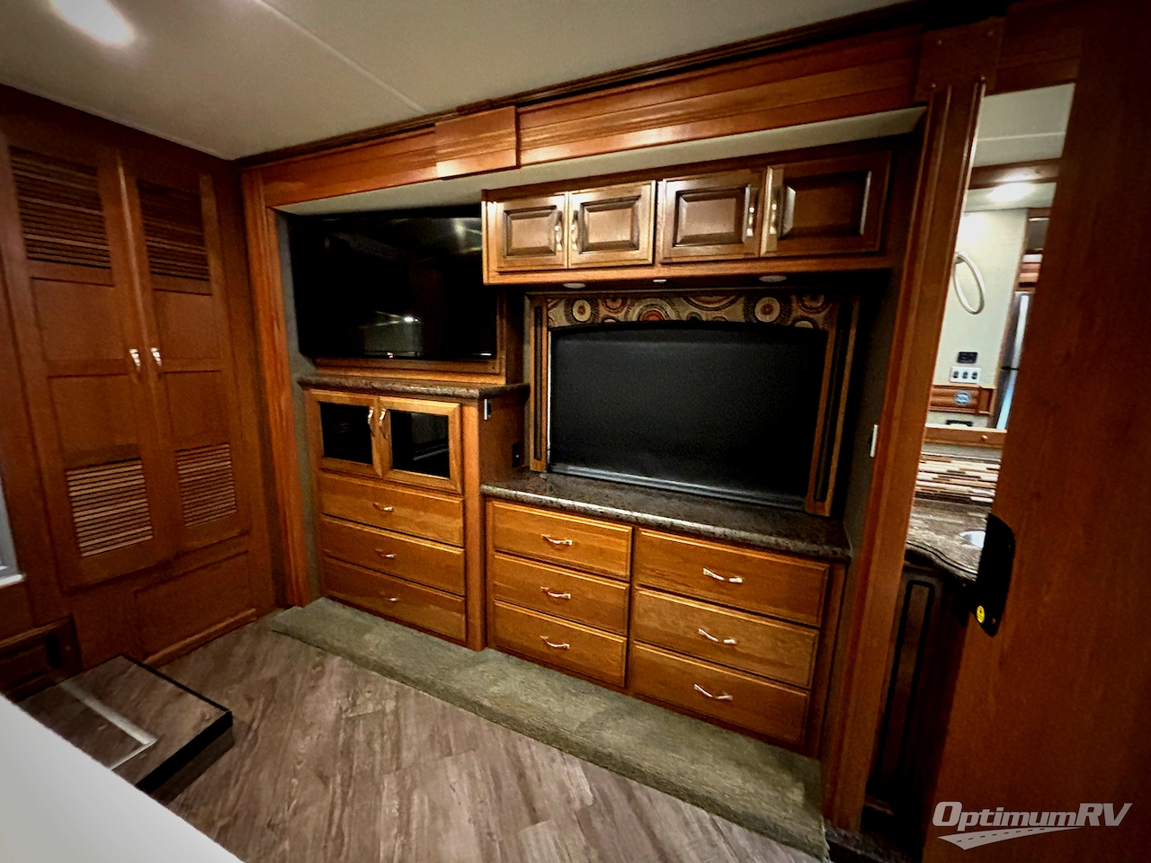 2017 Fleetwood Pace Arrow LXE 38F Photo 18