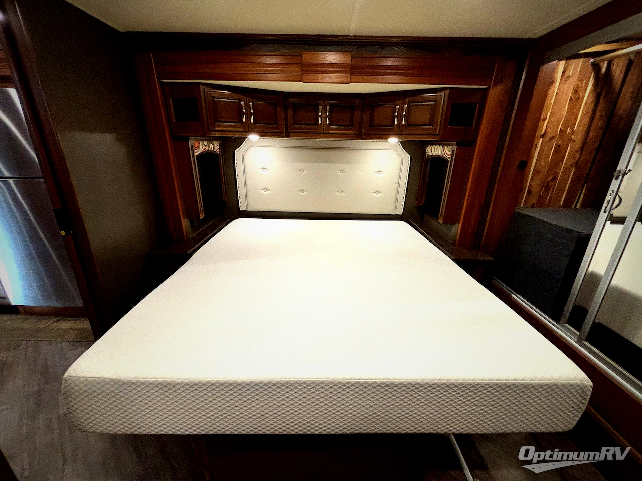 2017 Fleetwood Pace Arrow LXE 38F Photo 17