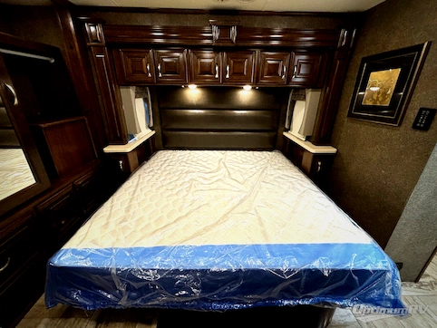 2017 Thor Venetian G36 RV Photo 4