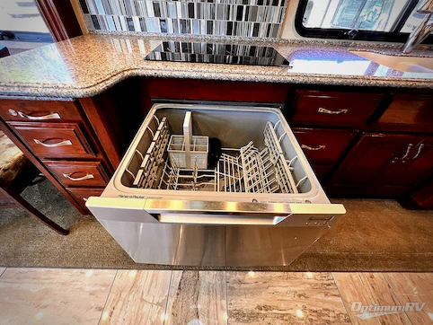 2017 Fleetwood Discovery 39F RV Photo 3