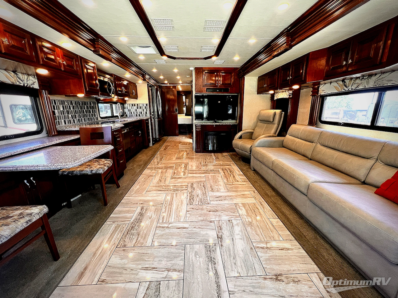 2017 Fleetwood Discovery 39F Photo 4