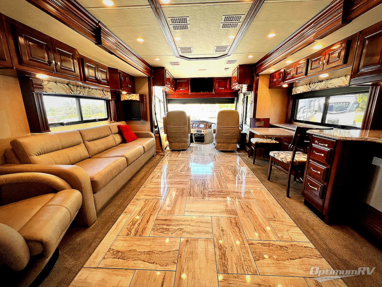 2017 Fleetwood Discovery 39F Photo 5
