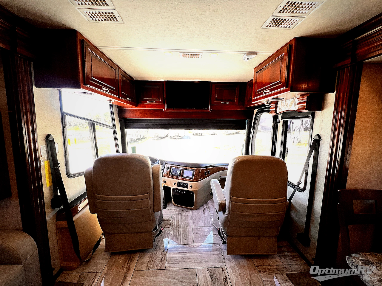 2017 Fleetwood Discovery 39F Photo 6