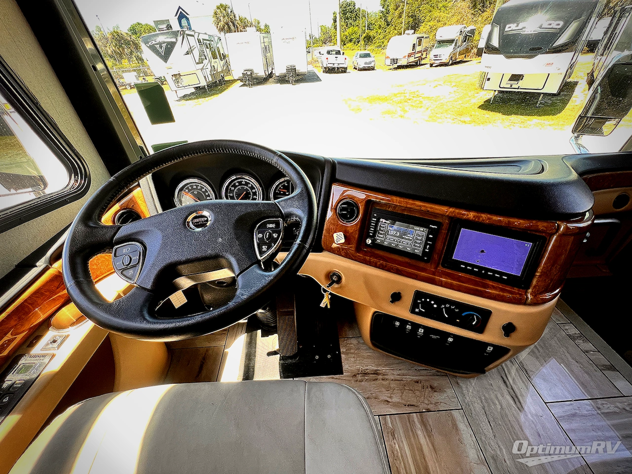 2017 Fleetwood Discovery 39F Photo 7