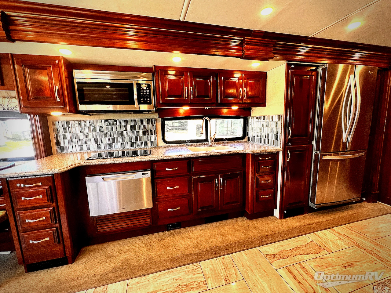 2017 Fleetwood Discovery 39F Photo 11