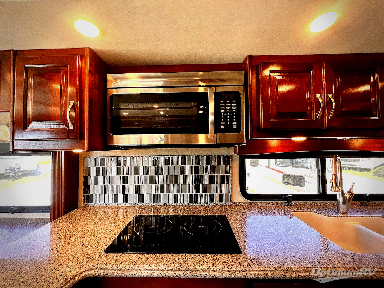 2017 Fleetwood Discovery 39F Photo 14