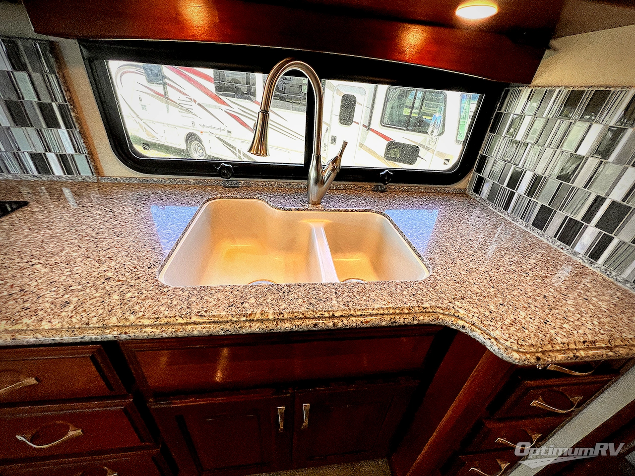 2017 Fleetwood Discovery 39F Photo 15