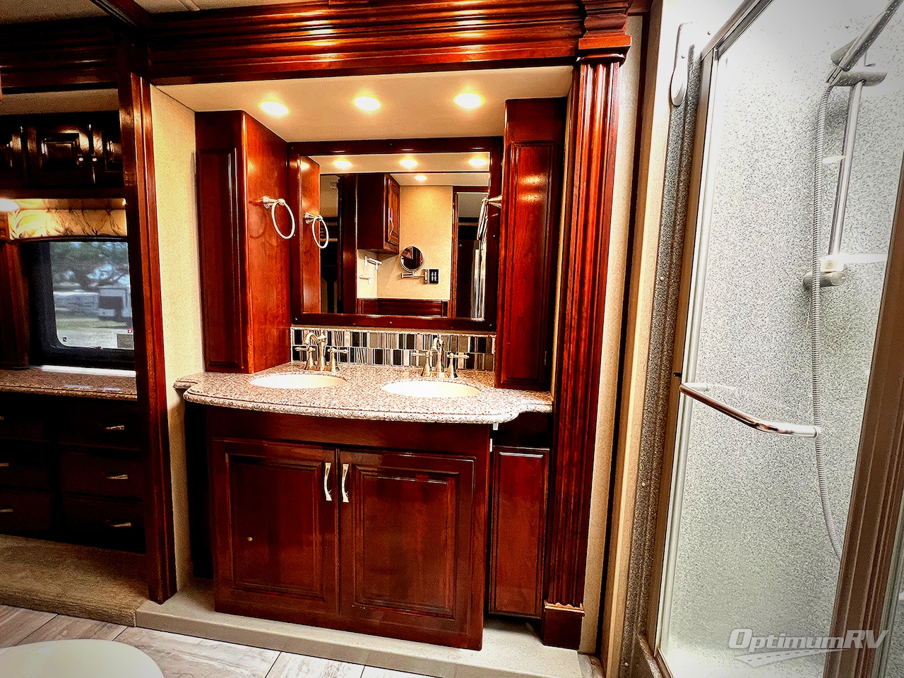 2017 Fleetwood Discovery 39F Photo 19