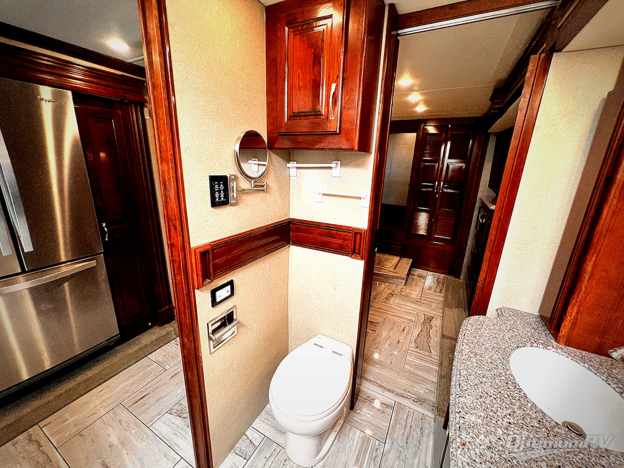 2017 Fleetwood Discovery 39F Photo 20