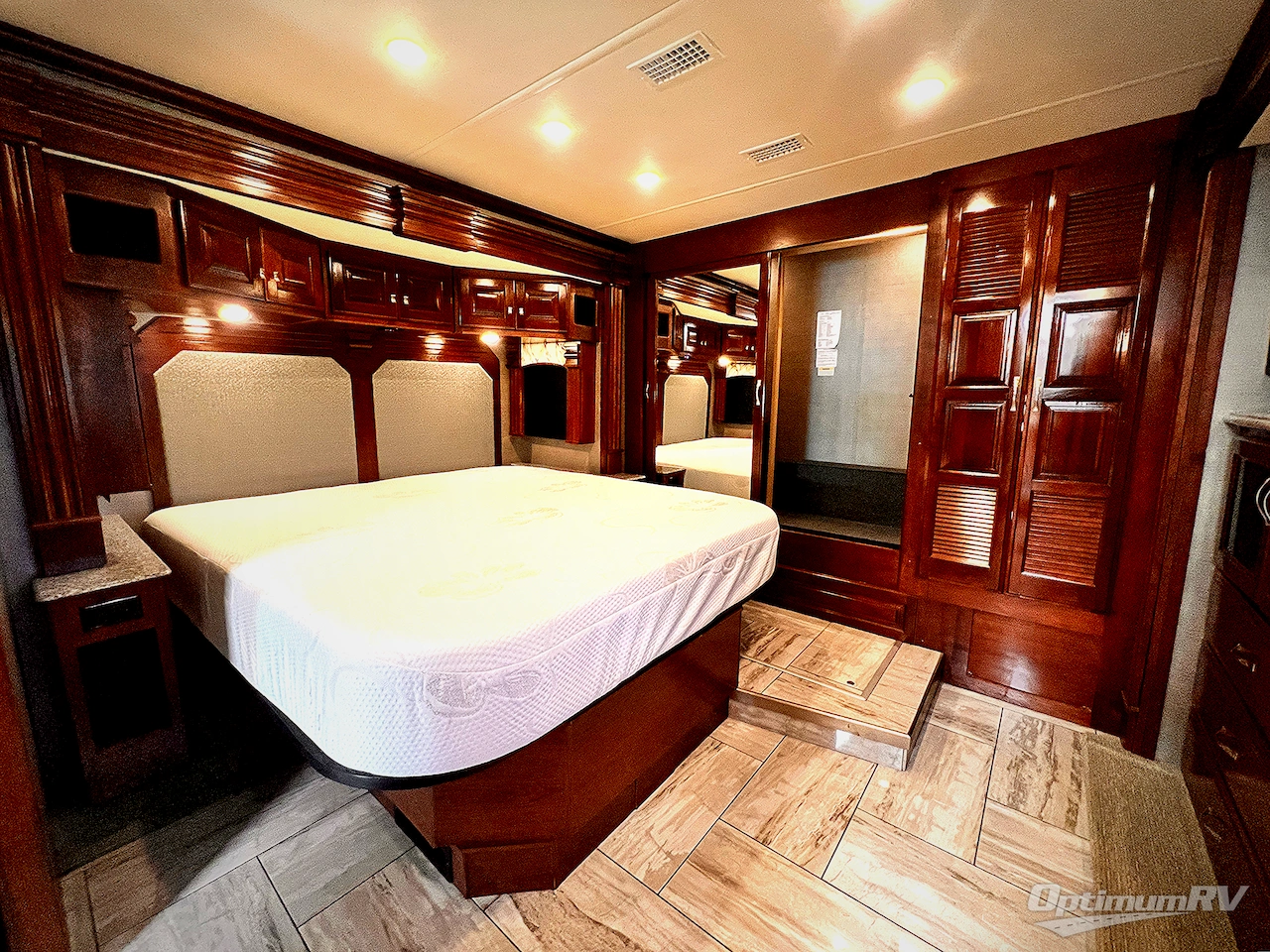 2017 Fleetwood Discovery 39F Photo 21