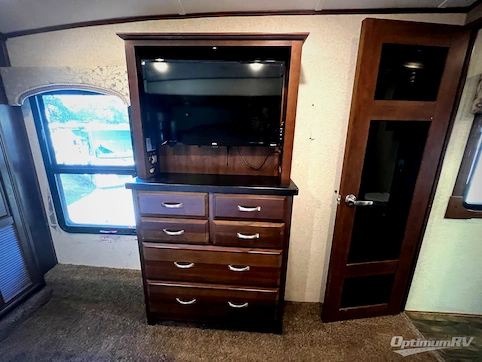 2017 Jayco Pinnacle 36FBTS RV Photo 4