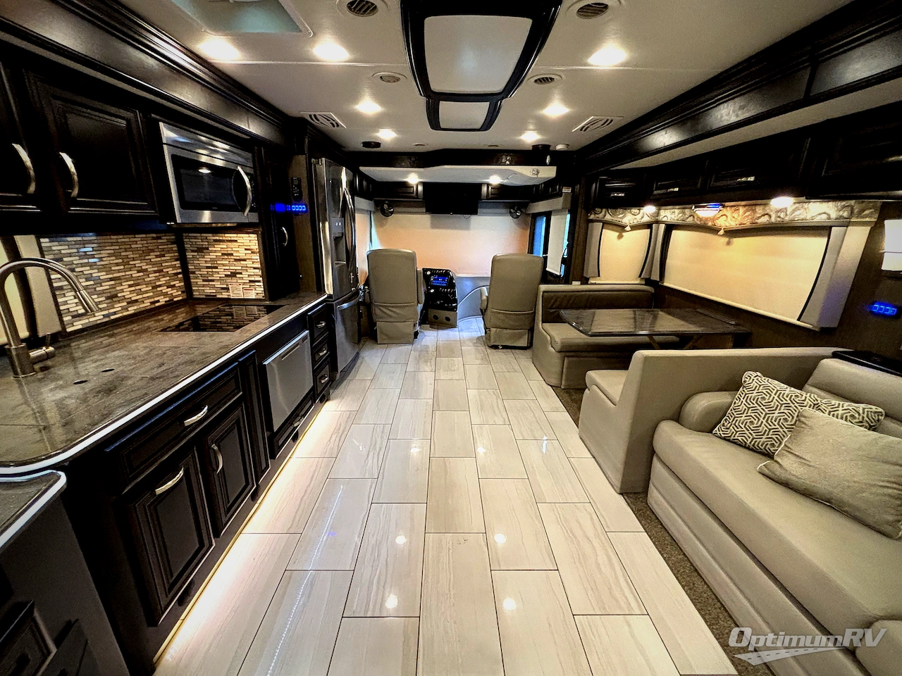 2019 Forest River Berkshire XLT 45A Photo 4