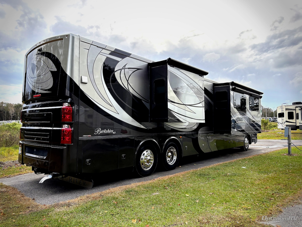 2019 Forest River Berkshire XLT 45A Photo 2