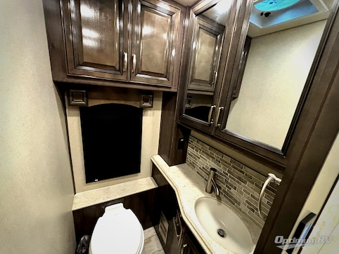 2019 Holiday Rambler Endeavor 38W RV Photo 3