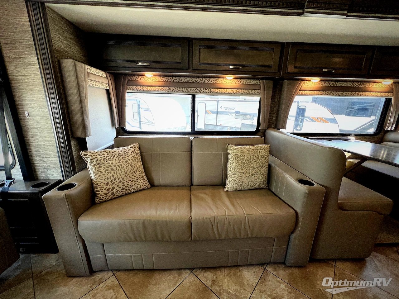 2019 Winnebago Forza 36G Photo 8