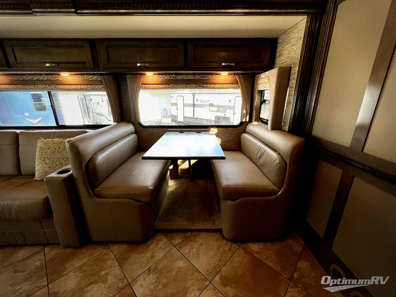 2019 Winnebago Forza 36G Photo 10