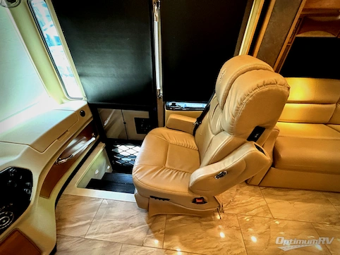 2018 Tiffin Phaeton 40 QKH RV Photo 2
