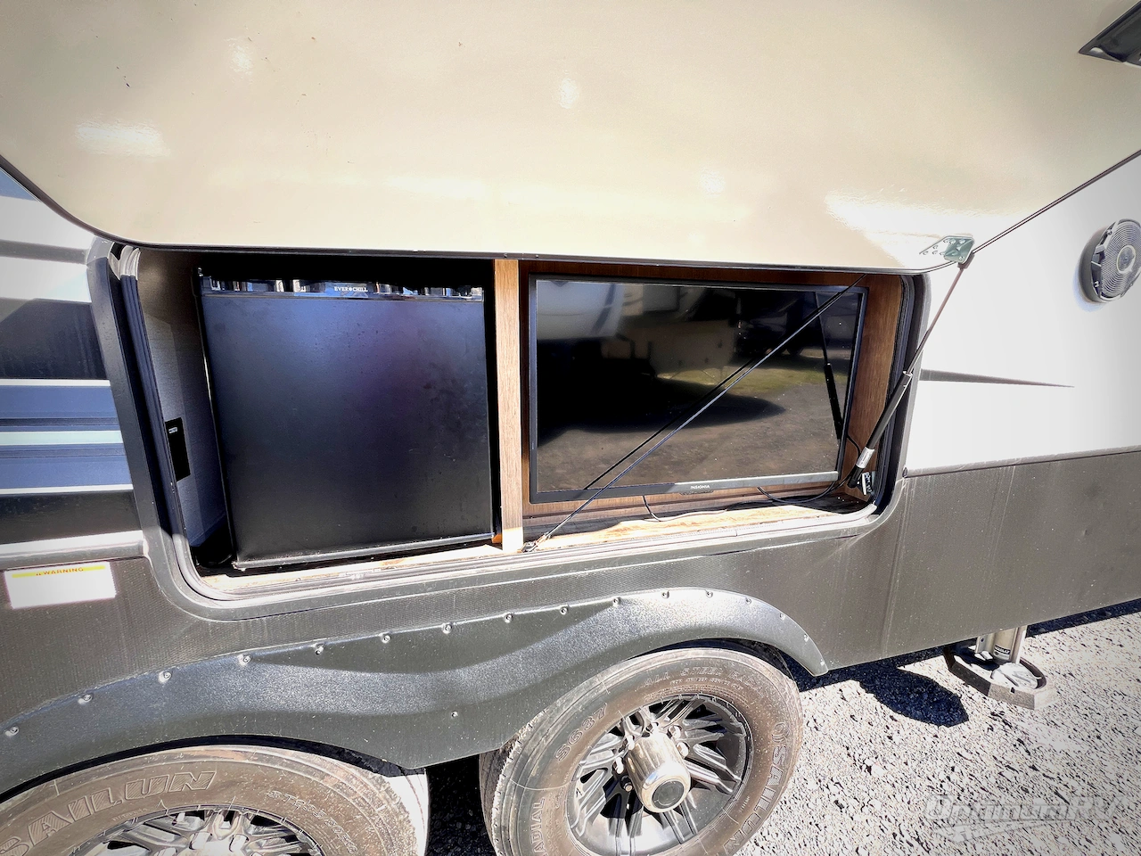 2022 Keystone Raptor 351 Photo 18