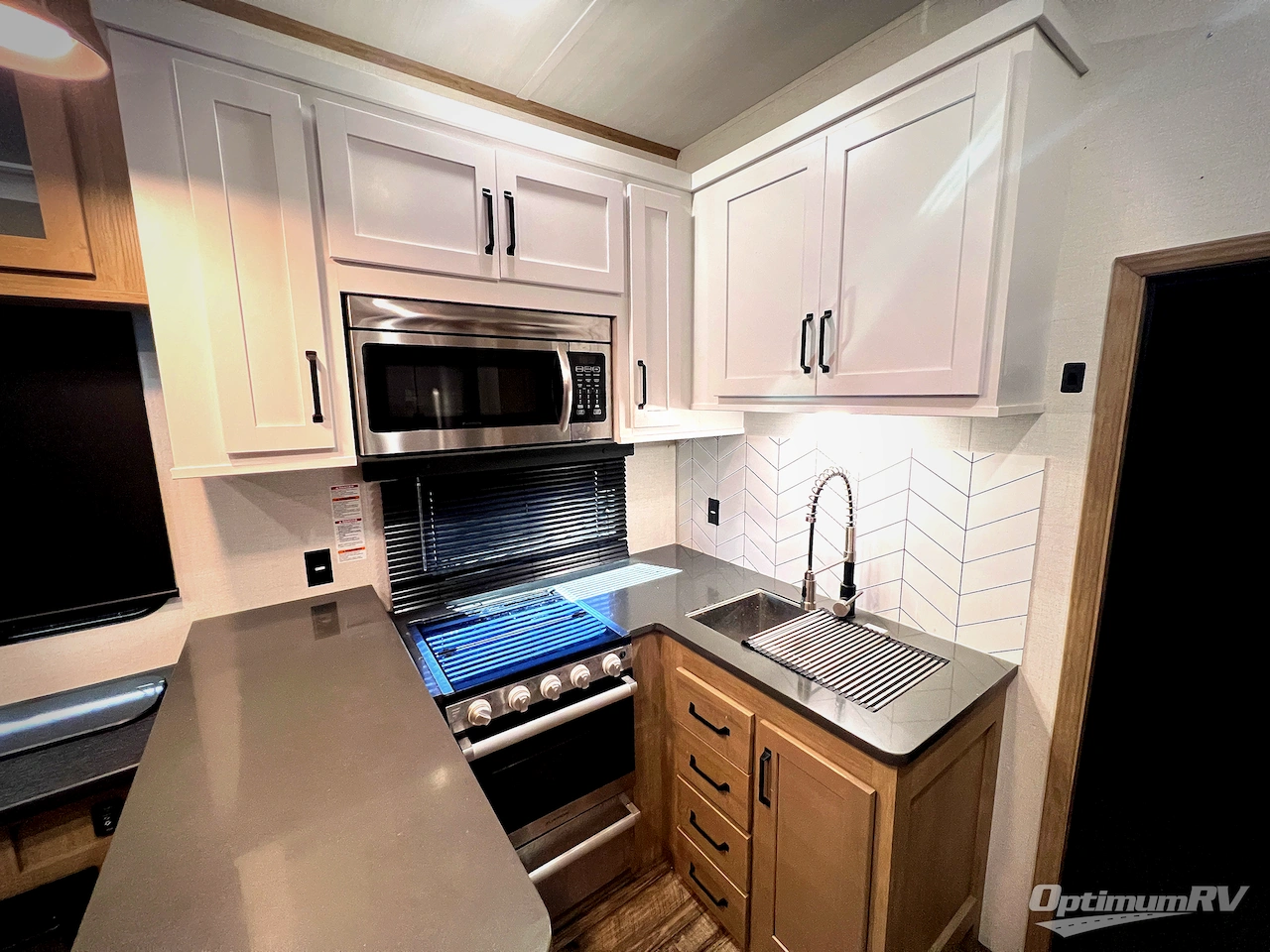 2022 Keystone Raptor 351 Photo 10