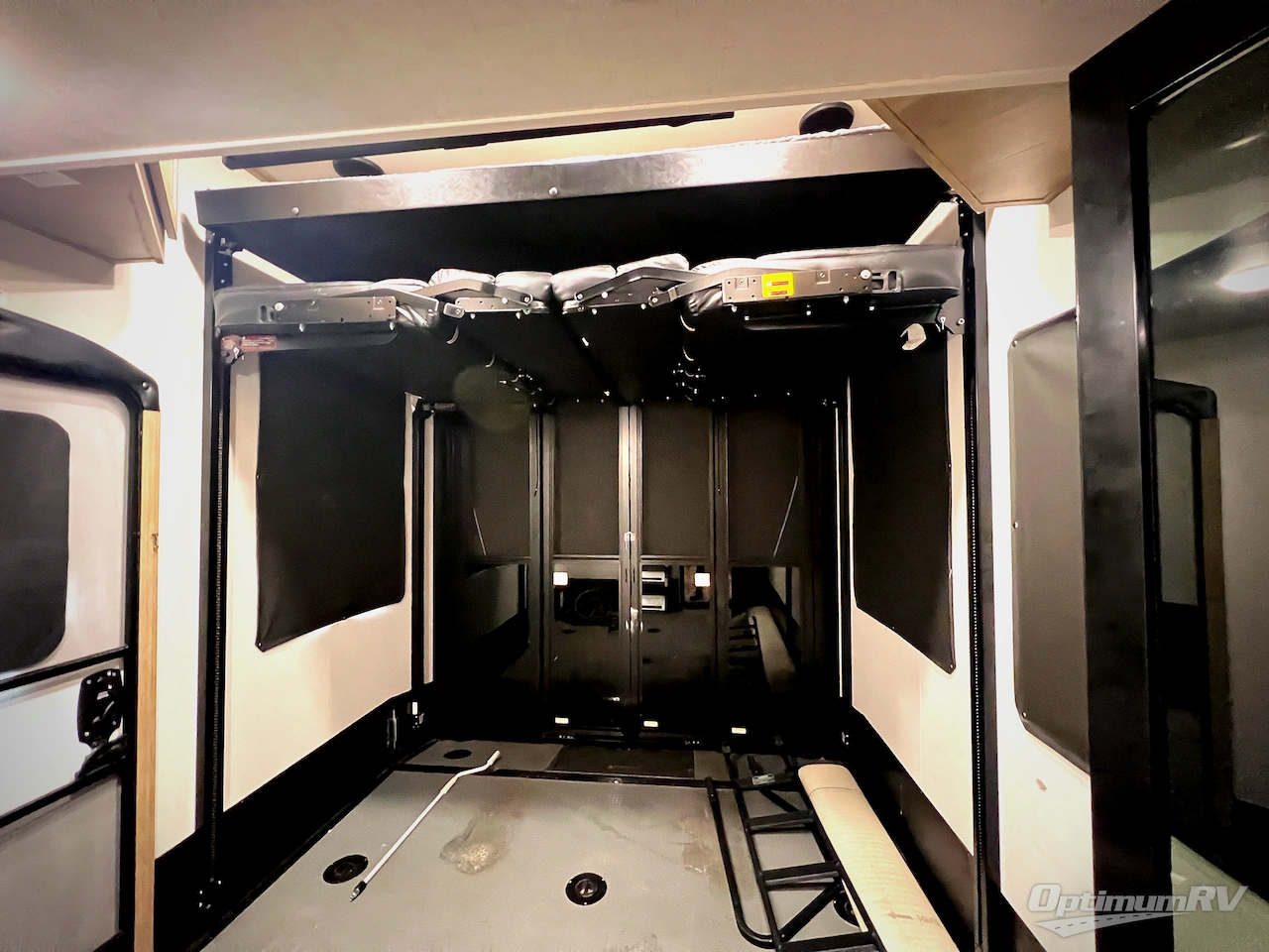 2022 Keystone Raptor 351 Photo 12