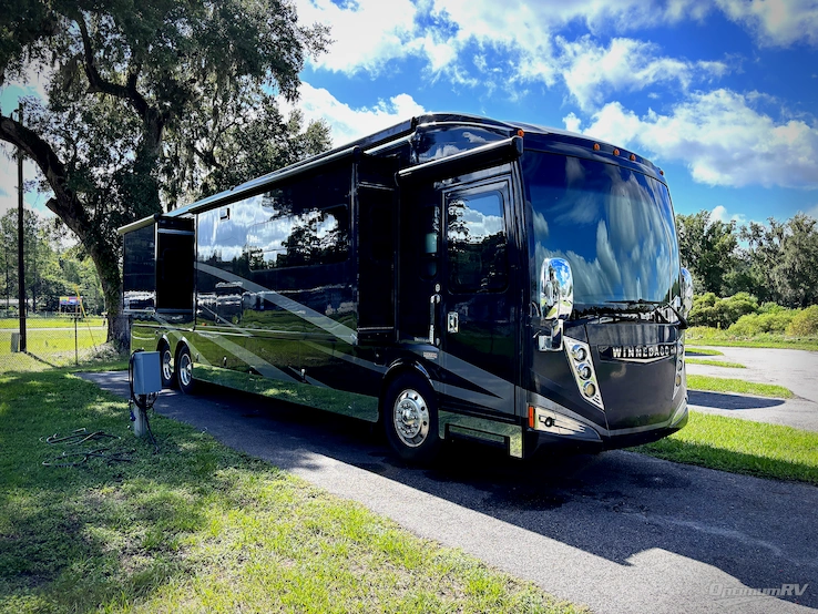 2015 Winnebago Grand Tour 42QL RV Photo 1