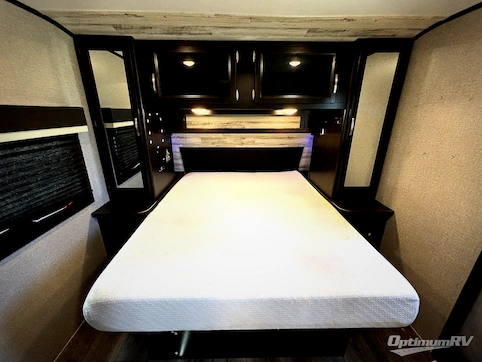 2021 Jayco Jay Feather 27RL RV Photo 2