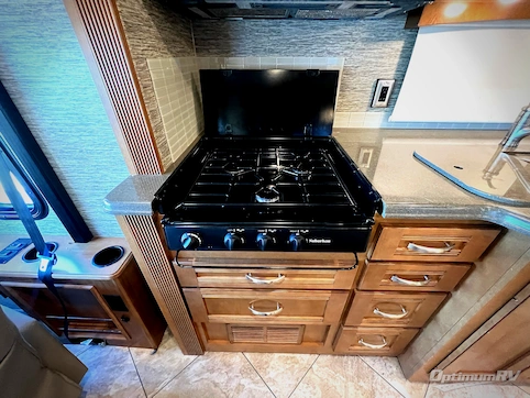 2019 Winnebago Forza 38F RV Photo 3