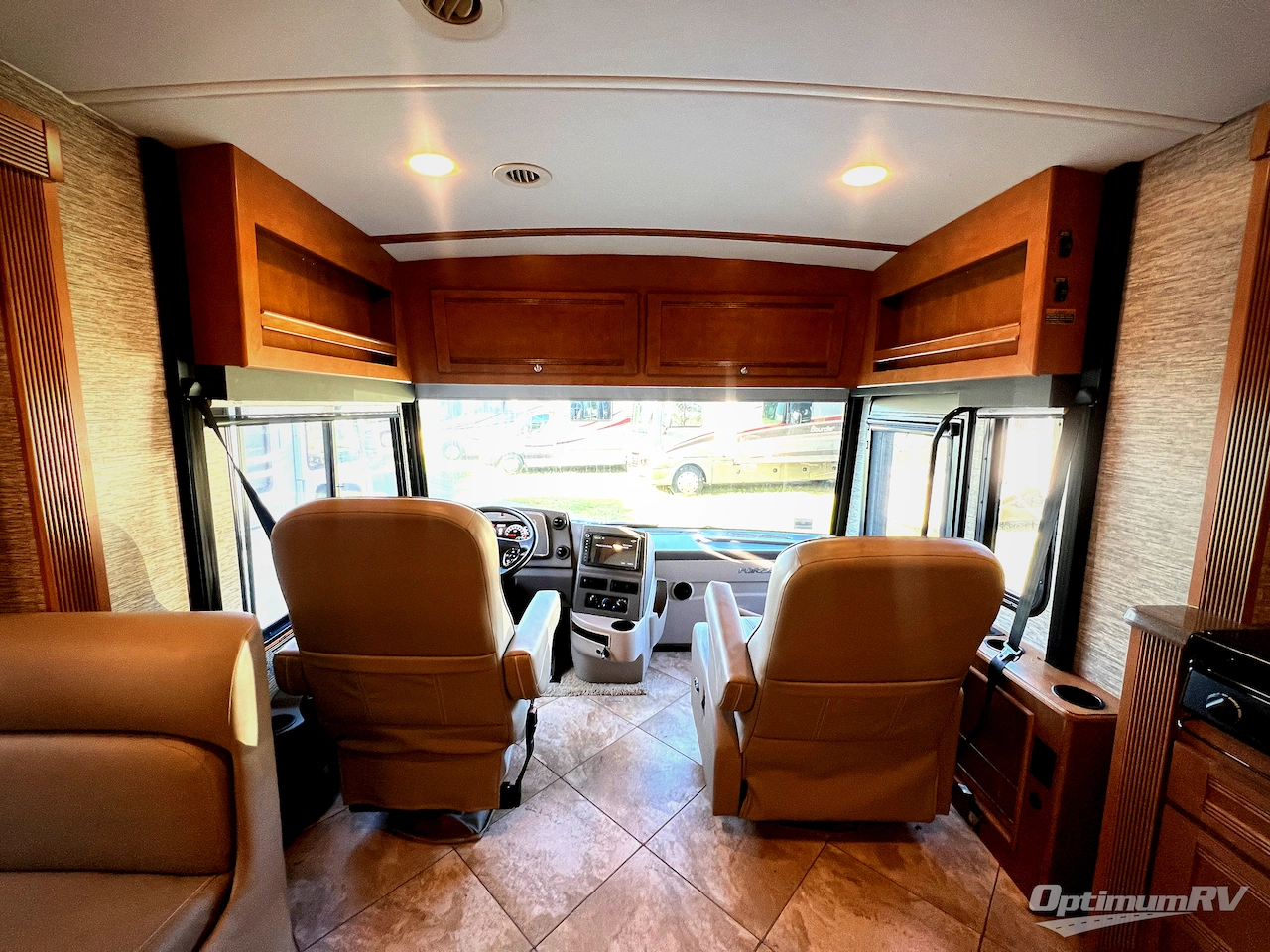 2019 Winnebago Forza 38F Photo 6