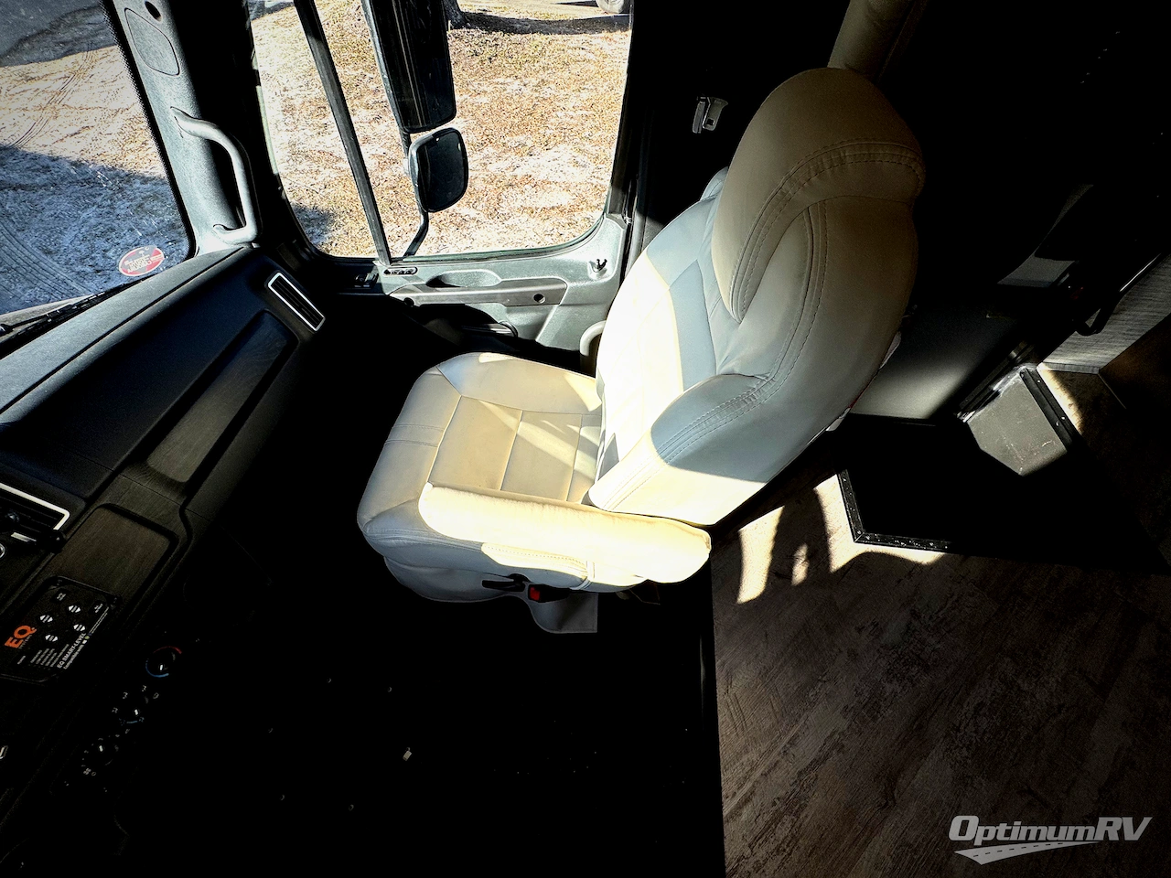 2025 Entegra Accolade 37M Photo 9