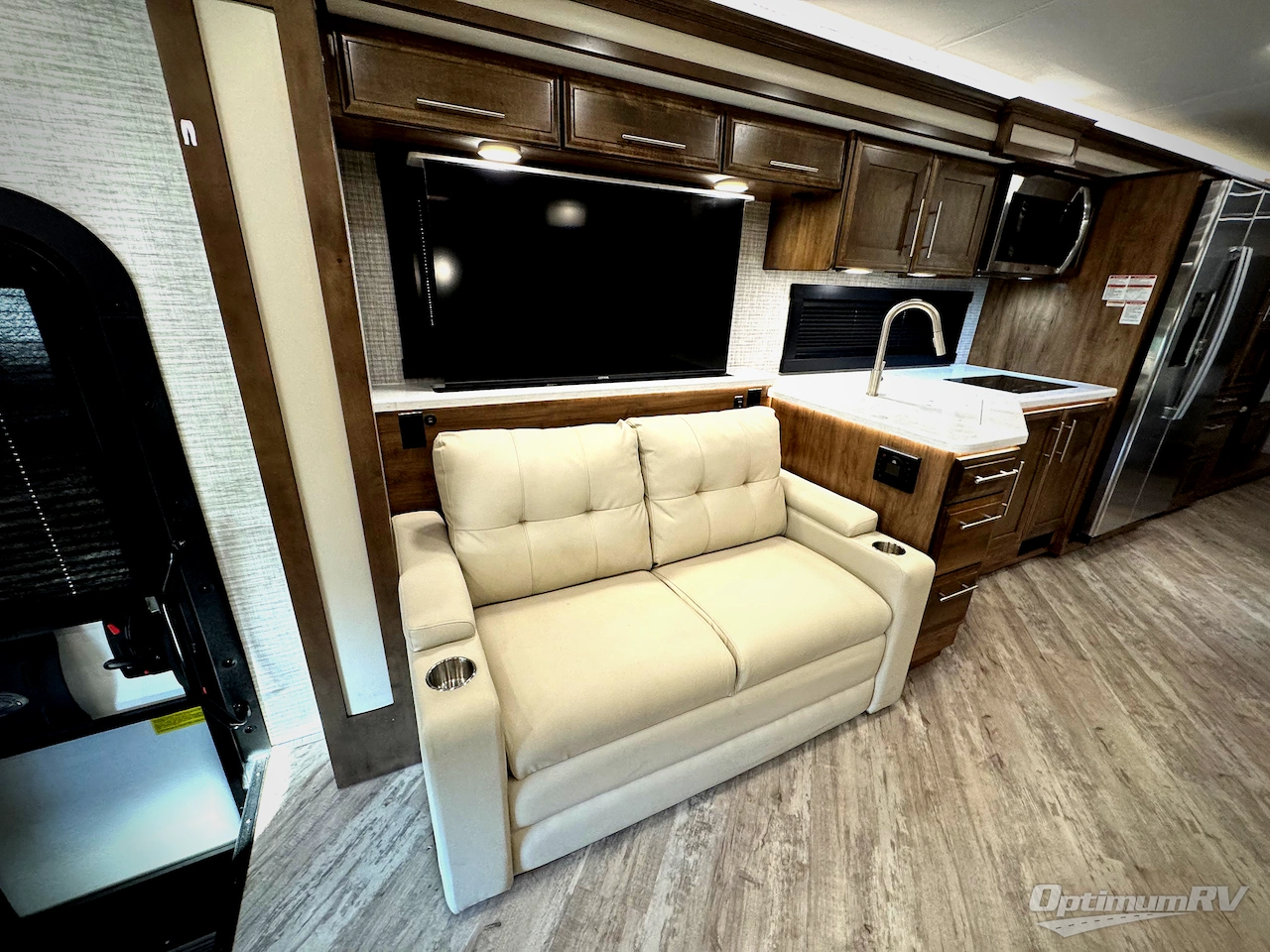 2025 Entegra Accolade 37M Photo 12