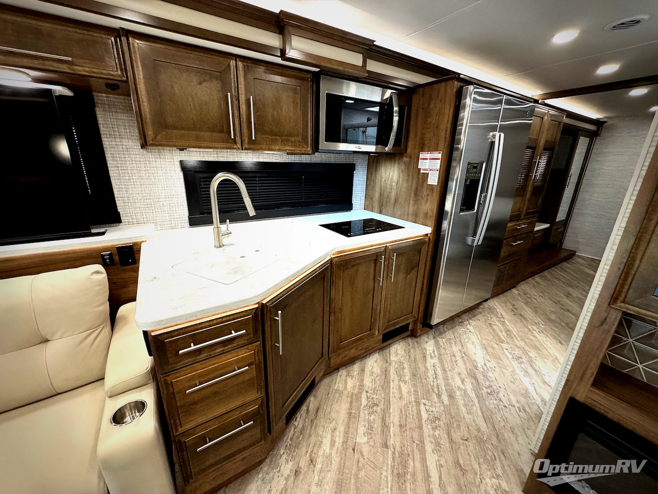 2025 Entegra Accolade 37M Photo 13