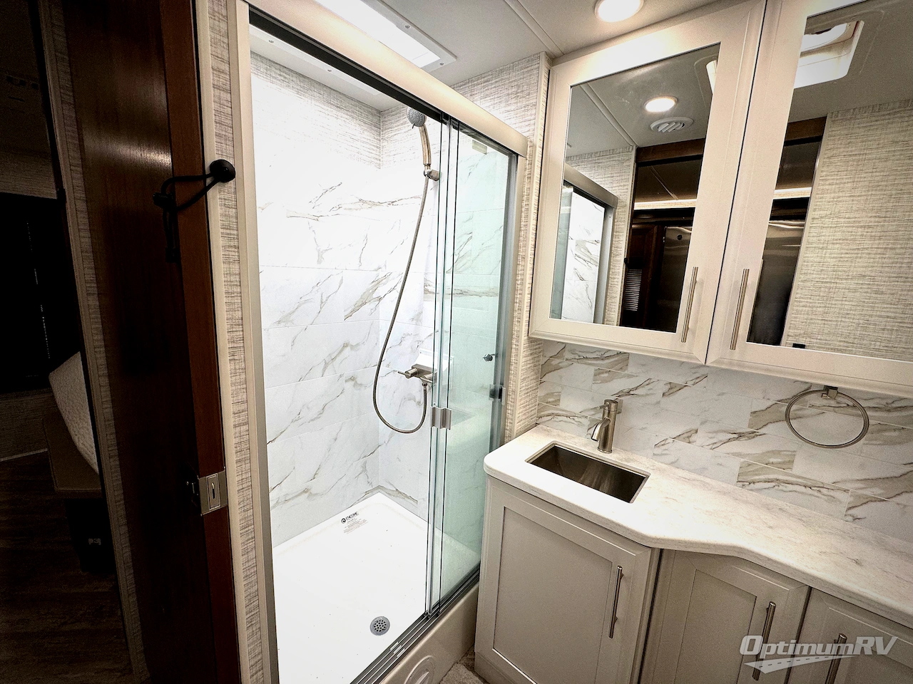 2025 Entegra Accolade 37M Photo 18