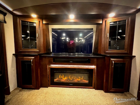 2019 Jayco Pinnacle 38FLWS RV Photo 2