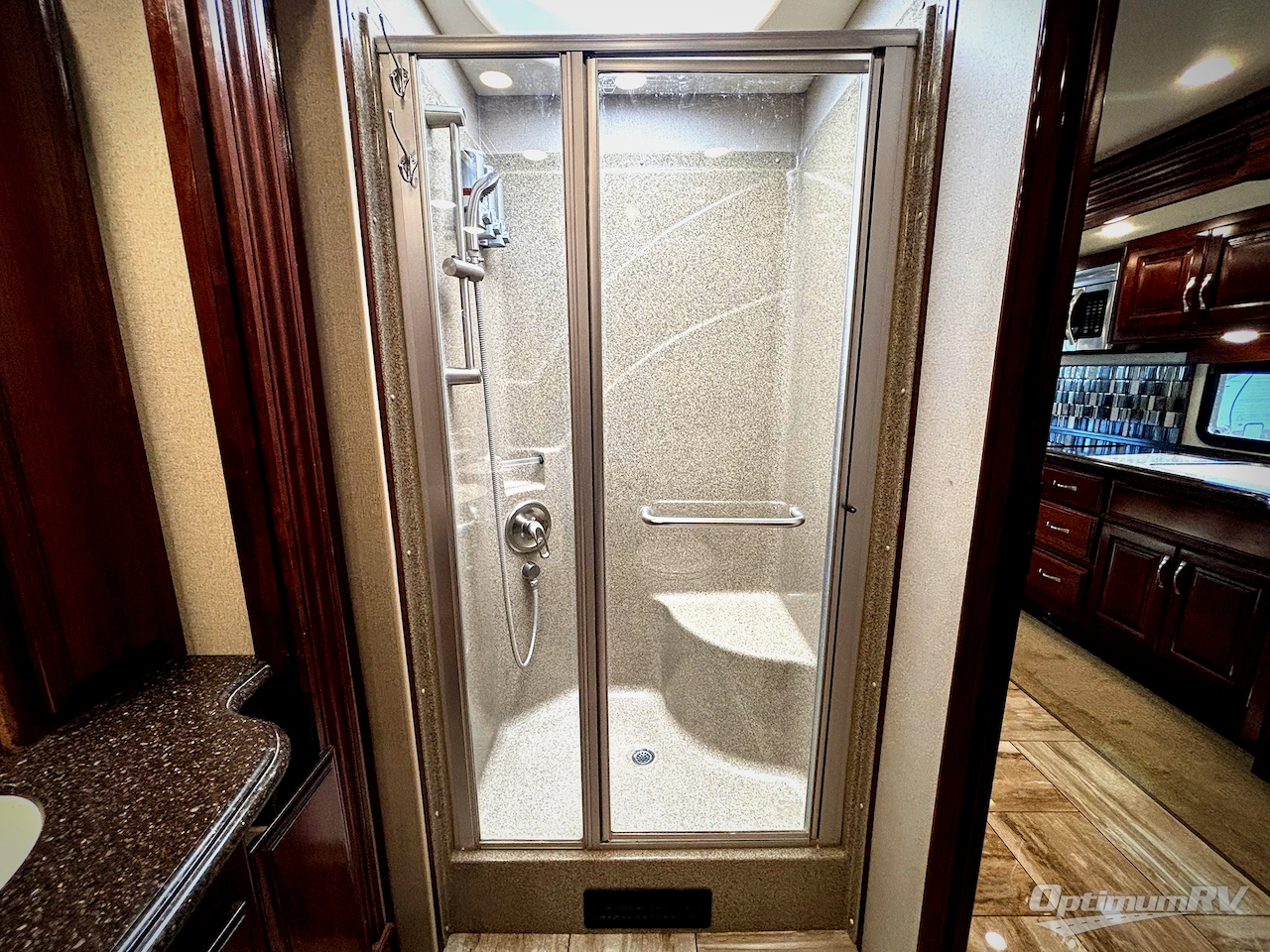 2017 Fleetwood Discovery 39F Photo 13