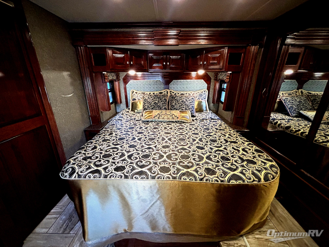 2017 Fleetwood Discovery 39F Photo 18