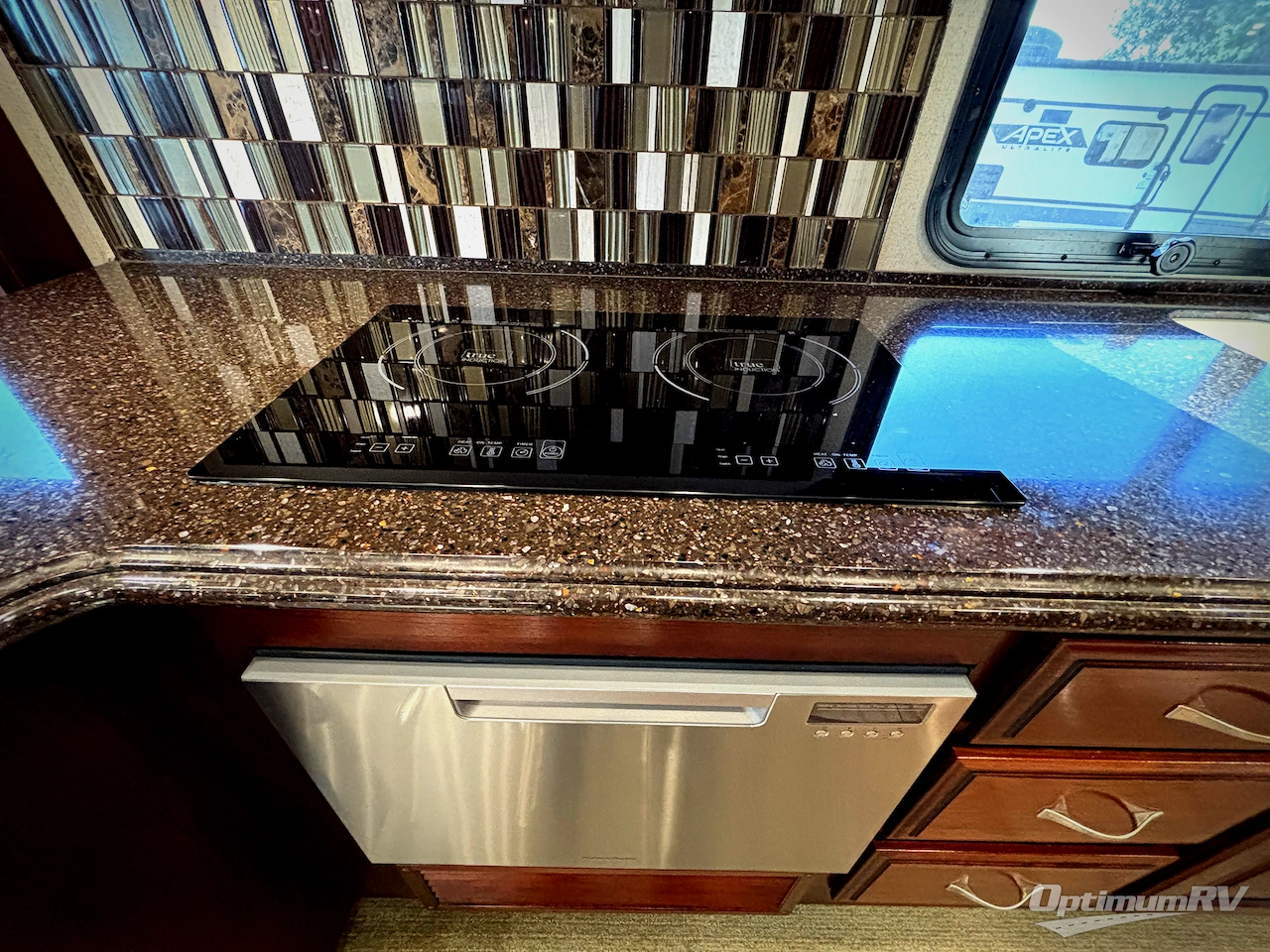 2017 Fleetwood Discovery 39F Photo 21