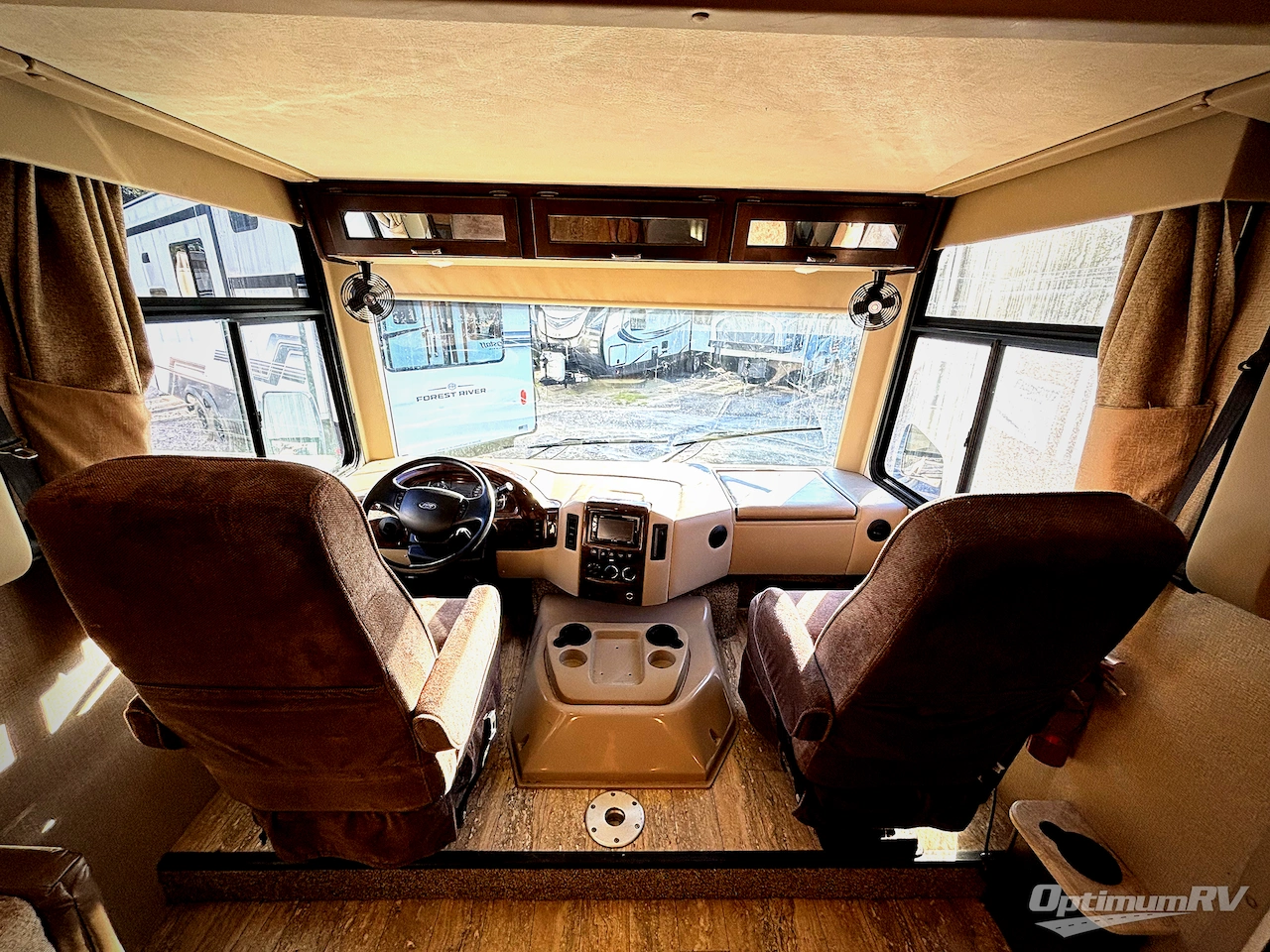 2018 Thor Hurricane 34P Photo 6