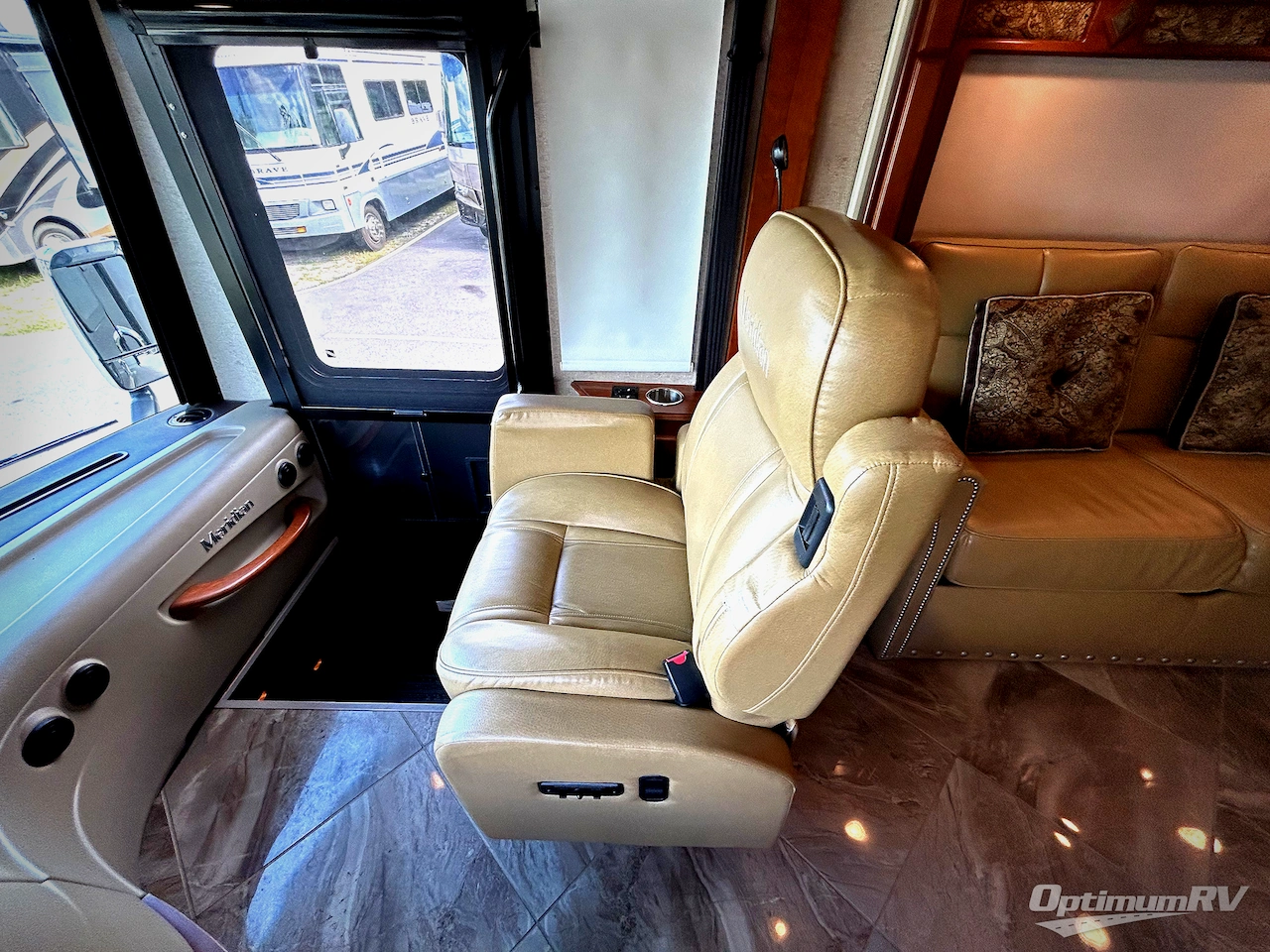 2016 Itasca Meridian 36M Photo 9