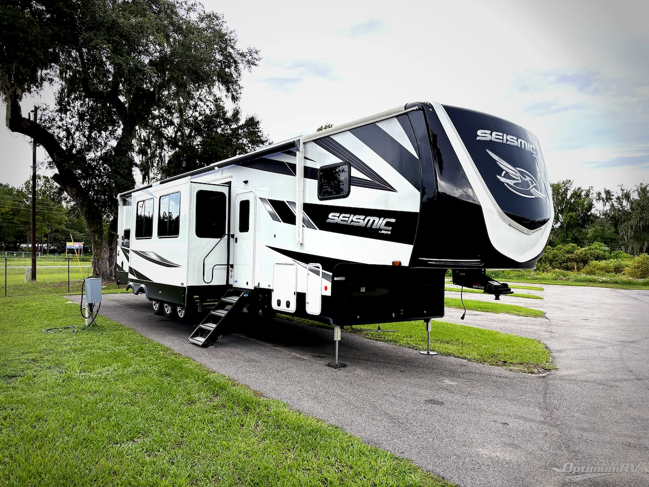 2024 Jayco Seismic 395 Photo 1