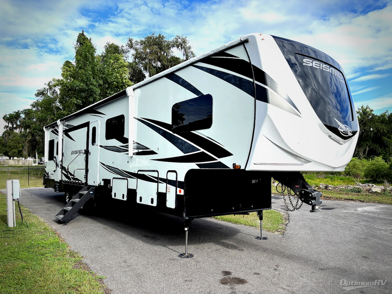 2021 Jayco Seismic 4113 Photo 1