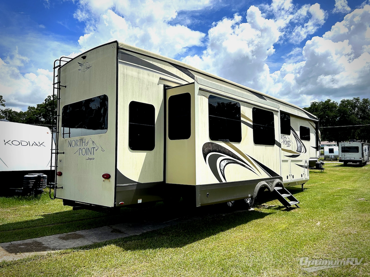2019 Jayco North Point 381DLQS Photo 2