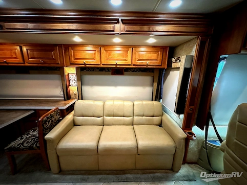 2010 Tiffin Phaeton 40QTH RV Photo 2