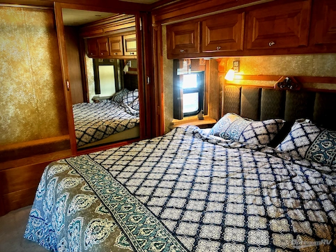 2010 Tiffin Phaeton 40QTH RV Photo 4