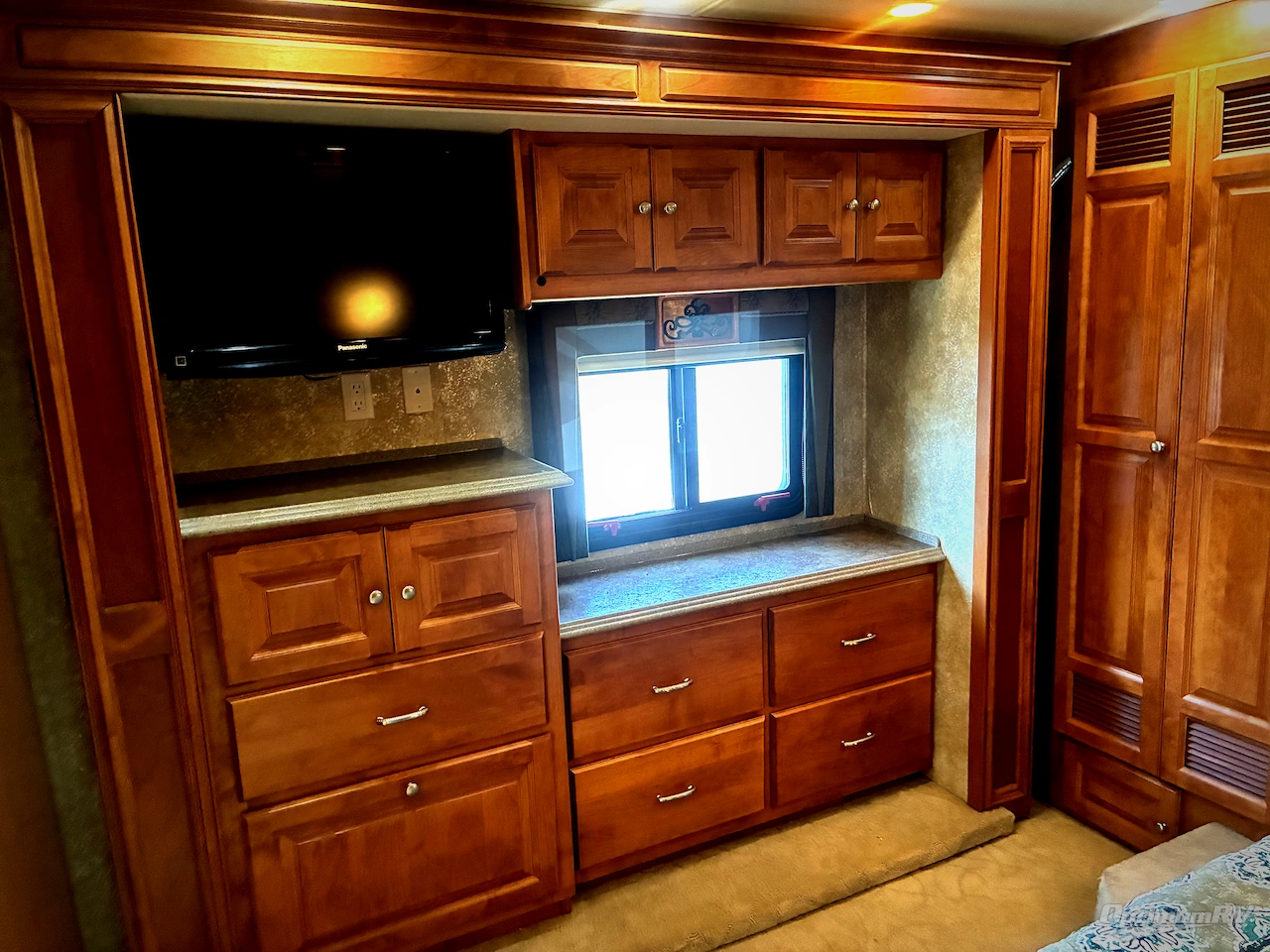 2010 Tiffin Phaeton 40QTH Photo 11