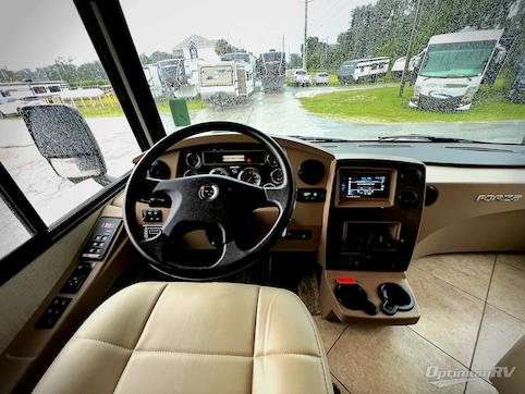 2015 Winnebago Forza 34T RV Photo 2