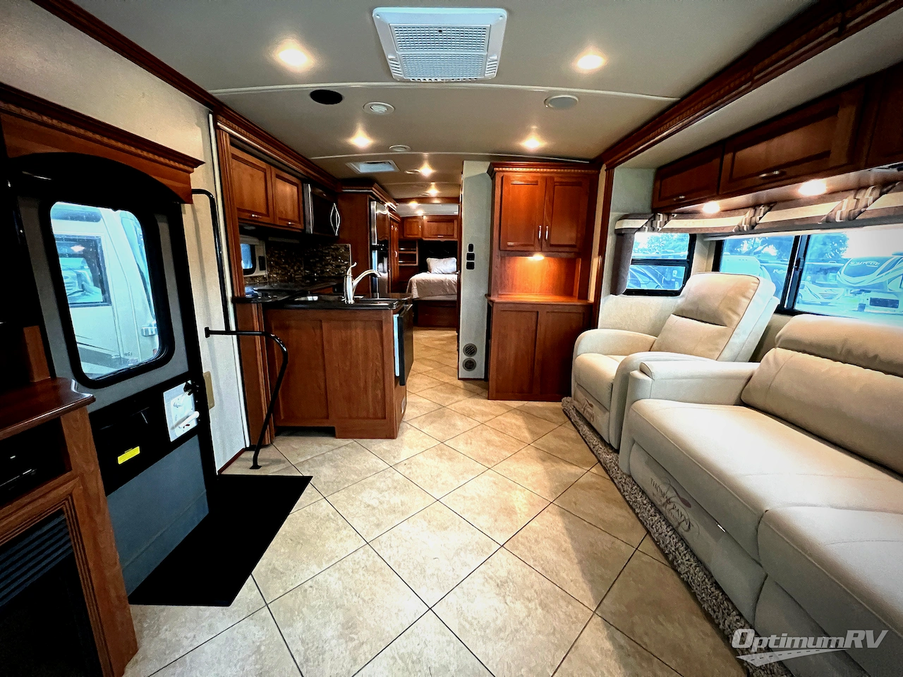 2015 Winnebago Forza 34T Photo 4