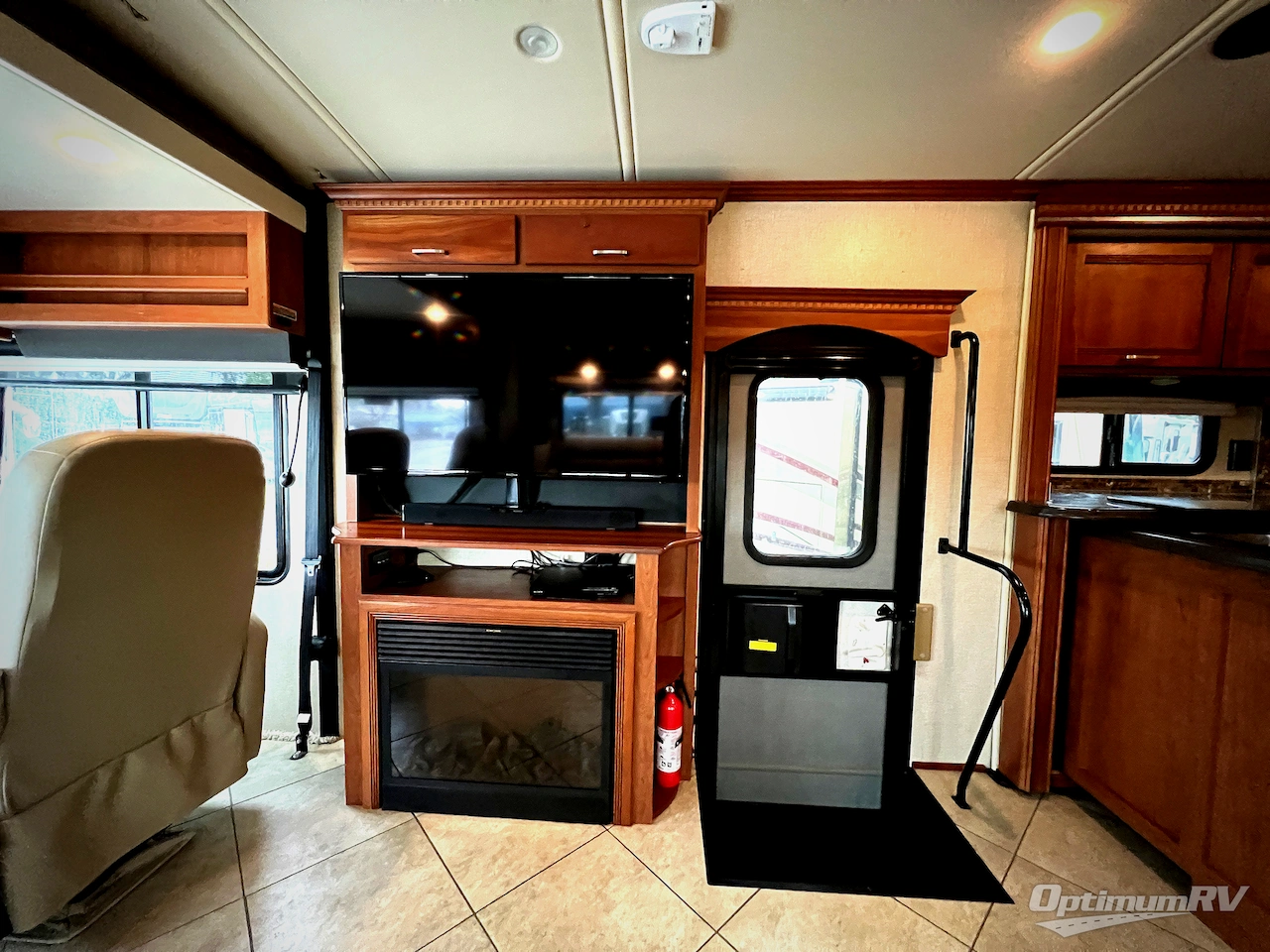 2015 Winnebago Forza 34T Photo 8