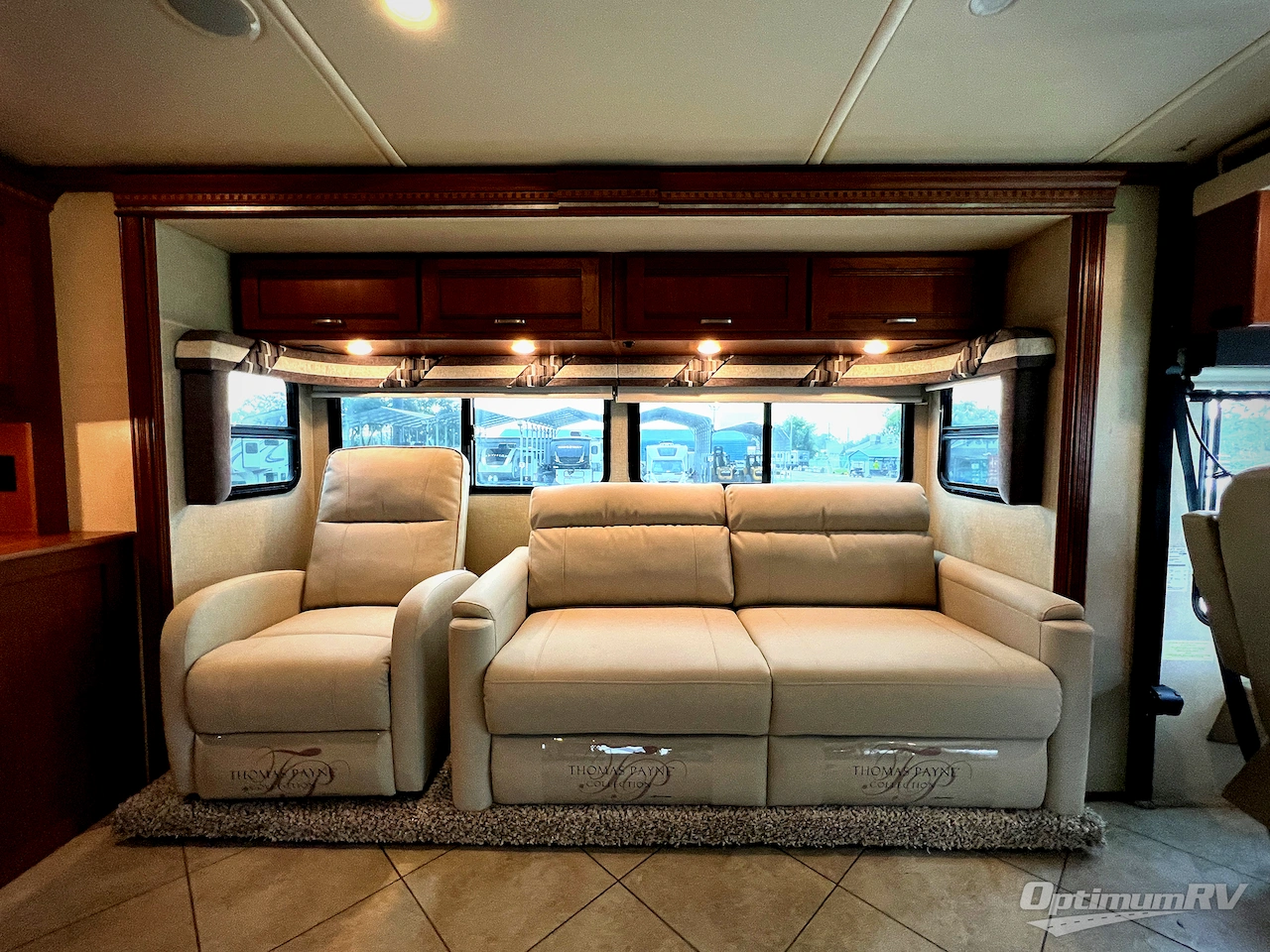 2015 Winnebago Forza 34T Photo 9